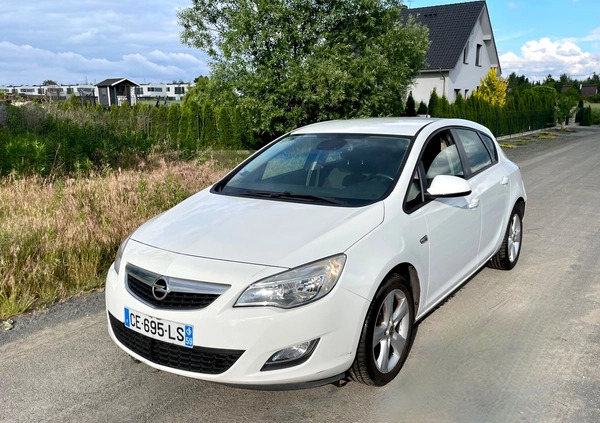 Opel Astra cena 21800 przebieg: 192000, rok produkcji 2012 z Kłecko małe 37